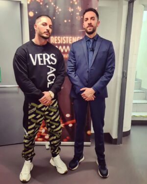 Nyno Vargas Instagram - Esta noche a las 00:00H #ElEfectoNyno en @laresistenciacero @movistarplus con mi primo @davidbroncano 🚀😎