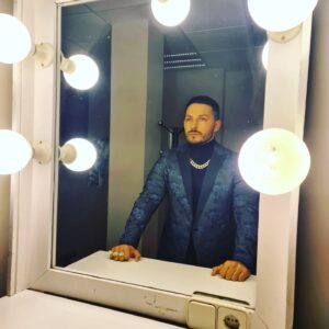 Nyno Vargas Instagram - Salud y libertad familia 💙 Os deseo a todos un feliz y prospero 2022 🥳 Esta noche estaré actuando en @rtve para cerrar el año!🔥⛽ Gracias a todos por vuestro apoyo y cariño desde aquí desearos lo mejor! 🙏