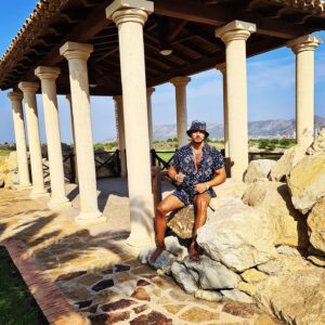 Nyno Vargas Instagram - Familia pasaba por aquí para desearos un feliz verano 🌞 llevo tiempo trabajando en un par de cosas..😬 Pronto volvemos 🎶🌴💛🌴🎶