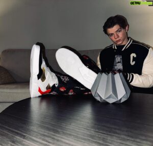 Oakes Fegley Instagram - 💛 @celine 

Thank you. #CELINEpartner