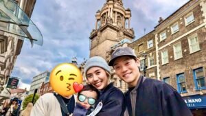 Obata no Oniisan Instagram - 母の日！ちゃんとした海外旅行なんて初めてなのに、息子の晴れ舞台を観にロンドンまでお友達と来てくれたこと、とても感謝しています！ビートルズで有名な横断歩道で撮った写真を送ると『もう私たちはバア（婆）トルズだよ』なんて、ちびまる子ちゃんのセリフみたいな返しをする母ちゃん、誇らしいです。そして母ちゃんのお友達のRさん、手と足が同時に出ちゃってるよ！あ！『なんば歩き』という日本の文化を届けるためか！

息子は異国の地で日本の素晴らしき作品を届けています！
いつまでも健康に、お元気で🐸
#千と千尋の神隠し
#母の日
#mothersday 
#spiritedaway 
#Beatles
#バートルズ
#なんば歩き