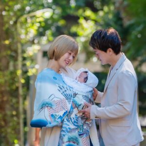 Obata no Oniisan Instagram - 息子のお宮参りに行って来ました！
3枚目の写真は『俺が守る』です。小栗さんの声で脳内再生して下さい。
カメラマンは僕のYouTube編集もしてくれている後輩芸人のバチョフ
@bachofu1992 
プロカメラマンよりも格段に安くカメラマンしてくれるはずなので
ぜひ撮影のご依頼を！
#お宮まきの
#起源は鎌倉時代らしい
#鎌倉殿の13人
#昔は赤ちゃんの生存率が低かったのでちゃんと生きられるように神様にお願いする儀式だったとか
#命を絶やさない事が当たり前ではなかった時代
#いい時代になったよね
#お宮参り
#バチョフ
@bachofu1992