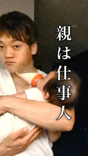 Obata no Oniisan Instagram - 手が足らないなら使えるもんを使う。これはもうあるあるだと思ってます。
#ミルクを持つのは必須だけど
#背中トントンで寝てくれるから
#選択肢は
#あご
#必殺技仕事人
#親は仕事人
#猫の手も借りたい
#釜爺になりたい
#千と千尋の神隠し