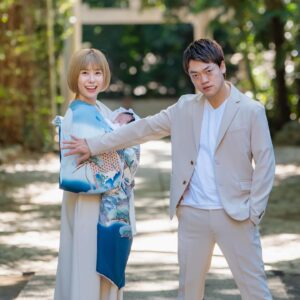 Obata no Oniisan Instagram - 【バチョフ写真展】
YouTubeの編集をしてくれている後輩ピン芸人バチョフがカメラが趣味で、その腕前がプロ並みなのでいつも撮ってもらっています。
バチョフカメラマンの写真が溜まったのでプチ写真展を。
僕のインスタやYouTubeをきっかけに今、撮影依頼が殺到しているらしいです！笑
彼も芸人活動があるのでスケジュールは擦り合わせになると思いますが、七五三や家族写真、その他記念日などのお写真、ぜひご依頼を(^^)もちろん一般の方もOKです！
バチョフ設定価格は、大手写真スタジオの出張サービスやプロの方よりだいぶ財布に優しめかと。
ご連絡はDMで👇
@bachofu1992 
#バチョフ
#広島大学出身のめっちゃ真面目でめっちゃ変なやつ
#バレーボール男子日本代表 の
#高橋藍　選手に顔が似ています
#高橋藍選手をめっちゃ赤くした感じ
#ちなみに僕の写真集のカメラマンは↓
@hello_kana_ 
#フリーのカメラマンのかなちゃん
#この子もすごく融通利かせてくれる素敵で優秀なカメラマンです
#ジブリ
#ストリートスナップ
#streetphotography
