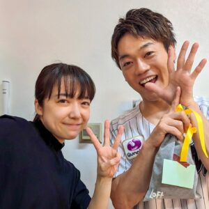 Obata no Oniisan Instagram - 本日誕生日です！辰年の年男は、千と千尋の神隠しで蛙として36歳になりました。2年前の千と千尋から律儀に毎年お手紙とプレゼントをしてくれる萌音ちゃんは、今日の舞台でも僕らを引っ張ってくれました🐸
一昨日までの座長の川栄李奈ちゃん、そして華ちゃん、あっちゃん、たけちゃんもお祝いしてくれてありがとう。
今年は父として初めての誕生日なので、今まで以上に精進していきます！そしてみなさま沢山のメッセージありがとうございます😭これからも応援よろしくお願いします！
#千と千尋の神隠し
#happybirthday 
#88年組 
#上白石萌音
#川栄李奈
#華優希
#増子敦貴 
#西村雄光 
#おばたのお兄さん