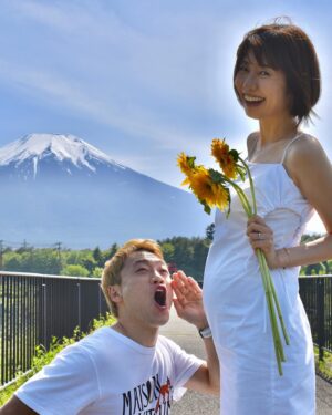 Obata no Oniisan Instagram - 富士山の近くで妻を撮りました！我ながらなかなかうまく撮れたよ！
#夫婦旅行
#本編はYouTubeにて
#マタニティフォト　の旅
#1枚目はまるで
#ビダルサスーン