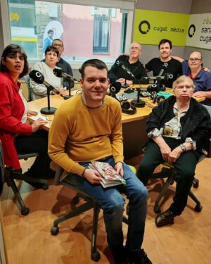 Octavi Pujades Instagram - Hoy ha sido una mañana MARAVILLOSA. 😍

He ido a @cugatmedia, la radio de Sant Cugat, y allí me esperaban Miguel, David, Àngel, Antonio, Nuria, Emma y María José, y dos de sus monitores. Ellos son parte de @cataloniafundaciocreactiva, y me han hecho una entrevista que ha sido de las más bonitas y sinceras que me han hecho.

En @cataloniafundaciocreactiva llevan muchos años trabajando para y con personas con diversidad funcional, luchando por su integración, la igualdad de oportunidades, y para un mundo más justo en el que todos tengamos nuestro sitio.

Y, además, me ha regalado unas chanclas preciosas que decoran ellos mismos en sus centros ocupacionales, bajo el lema "ponte en nuestros zapatos", y que podéis conseguir en
www.empatias.com

Les podéis seguir en @cataloniafundaciocreactiva y en @empatias.actitud.
Merece mucho la pena. ♥️

#fundaciocatalonia #diversidadfuncional #inclusion #igualdad