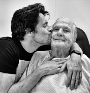 Octavi Pujades Instagram - Un beso muy fuerte a todos los Joans, Joanes, Juanes, Juanas, Juanitos y Juanitas. 😘
A los que están aquí, y a los que persisten en la memoria. ❤️

#santjoan #sanjuan