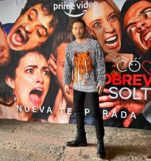 Octavio Hinojosa Martínez Instagram - Ayer tuvimos un screening de los primeros 3 capítulos de la segunda temporada de #ComoSobrevivirSoltero y la gozamos, nos reímos cabron, y ya oficialmente les puedo confirmar que esta nueva temporada es ENORME Y LES VA A ENCANTAR!!!!

Gracias a todes los que son parte de este proyecto. Los amo muy cabron!! ❤️👊🏽🤓😎

Estreno Viernes Abril 15 por PRIME VIDEO @primevideomx @primevideolat @primevideo