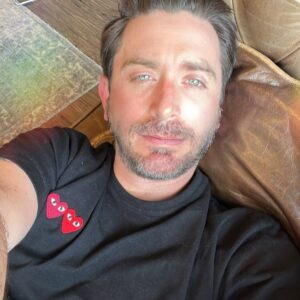 Octavio Hinojosa Martínez Instagram - Good light #selfie 
♥️❤️👀