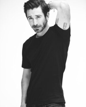 Octavio Hinojosa Martínez Instagram - 8️⃣ is my lucky number 🖤
📸 @esquedachris