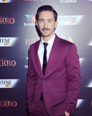 Octavio Hinojosa Martínez Instagram - #Tbt a la premiere de La fiscal de hierro. Me sentía el wey mas cool con ese bigote 😂🥸☝🏽