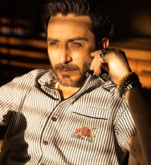 Octavio Hinojosa Martínez Instagram - 2/ Luz y sombras 🖤🤍
🎵 Like a dog without a bone
An actor out on loan
Riders on the storm… 🎶

FOTO: @alexsalinasg 
MUAH: @santanamakeup_