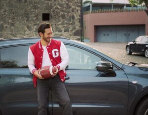 Octavio Hinojosa Martínez Instagram - Hoy amanecimos con la noticia que gracias a ustedes #ComoSobrevivirSoltero es la serie #1 de @primevideomx 👊🏽❤️😱😎🤓 

Muchas muchas gracias por vernos, por sus mensajes, por recomendar nuestra serie… 🙌🏽❤️😘

¿Quién ya la terminó?