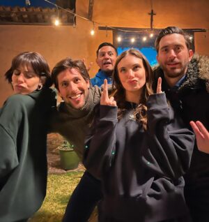 Octavio Hinojosa Martínez Instagram - Ayer terminé de filmar una serie nueva muy chingona para @primevideomx y lo hice con actores que disfruté muchísimo en set. Gracias amigos, que chido coincidir con ustedes en el camino.

Gracias @contiwalli y @mariahinojos por la invitación y la confianza ❤️❤️❤️

Los quiero!!!