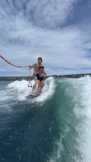 Odd-Magnus Williamson Instagram - Ziggy og @andreschermann på bøljan blå!!

@wakesurfnorge