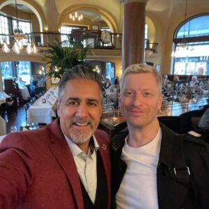 Odd-Magnus Williamson Instagram - DA er vi offisielt i gang og skriver tv-serie av «Min Skyld»!

Abid spiste Avokado-sandwich med røkelaks oppå og det er nesten like skrudd som når @petterstordalen spiser banan med kaviar. 
Sier som a @majbrittandersen_offisiell «Folk e loco i topplokket»