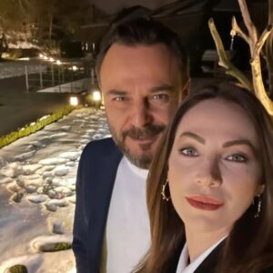 Ogün Kaptanoğlu Instagram - Canım Aslı'm ne mutlu bana bir arada olabildik, harika hatıralar biriktirdik, güzel günlere daima birlikte, sevgilerimle canım 🌼❤️⚓ @aslimavitan