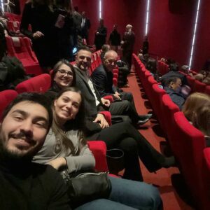 Ogün Kaptanoğlu Instagram - Bizim bilinmeyen hikayelerimiz. Gurur duydum biraderim. Etkileyici ve gerçek hikayemizi izlemenizi isterim, tüm ekibin eline sağlık. #49 #sinema

@ismailhaciogluofficial 👊🏽