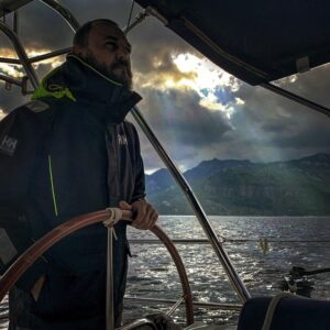 Ogün Kaptanoğlu Instagram - Gagayı kırdık, kanatları kopardık, gün ve gün iyileşiyorum. Şimdi demir alma zamanı, yolunuz güzel, iyi insanlara rast gelsin.