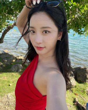 Oh Chae-yi Instagram - ☀️🌬️🌊💦✨

(저번 괌 여행 사진 이제야 올리는거에요..!)