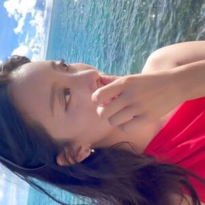 Oh Chae-yi Instagram - ☀️🌬️🌊💦✨

(저번 괌 여행 사진 이제야 올리는거에요..!)