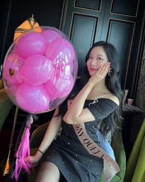 Oh Chae-yi Instagram - 🎀🖤🎂