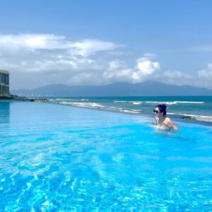 Oh Chae-yi Instagram - 게으른 나의 피드는 아직 베트남 🌊