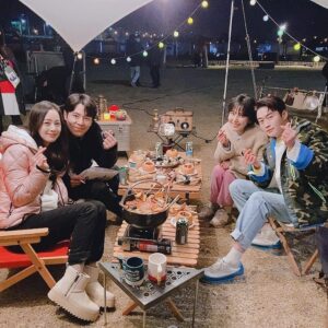 Oh Eui-sik Instagram - 꽃들🌸
#하이바이마마 
#김태희 #이규형 #신동미 #오의식
#hibyemama #netflix