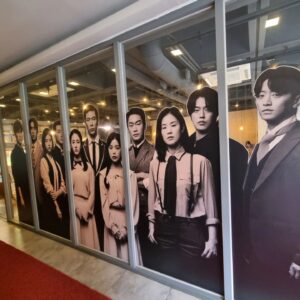 Oh Eui-sik Instagram - 대학로에 오시면 쥬에네스 팝업 카페도 들러보세요🫶