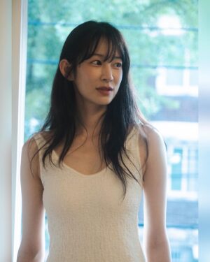 Oh Hye-won Instagram - @anggae.official #앙개 #anggae

6월 새롭게 론칭한 페미닌 컨템포러리 ’anggae (앙개)‘
실루엣을 과감하고 센슈얼하게 표현해 본연의 아름다움을 추구하는 
브랜드에요 예쁜 이름처럼 촉감이 참 좋고 여리여리🤍
6월부터 공식몰 SSF샵에서 만날수있어요🌿
