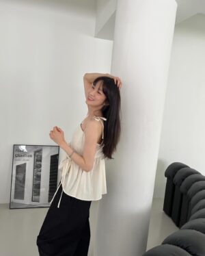 Oh Hye-won Instagram - 예쁜옷입으면신나🖤