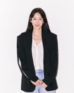 Oh Hye-won Instagram - 뉴프로필작업 thanks to🖤
hair @yyexxan0 
makeup @_____seoin 
style @l_seon_k25