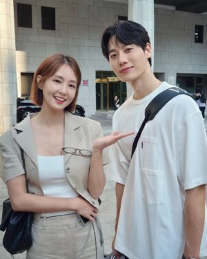 Oh Jung-yeon Instagram - 뮤지컬 <벤자민 버튼>🎙
햇빛도 쨍하고 하늘도 파랬던 날🌞🩵

첫 타이틀롤 맡은 성식이 응원하러 출동👉🏻 #김성식 #벤자식 
새로운 시도 디테일한 연출 배우들 열연❤️‍🔥
결말쯤 스윗스팟에 대한 감정선으로부터 교훈도 얻고-👍🏻

뮤지컬 <베르사유의 장미> 오늘 #식드레 첫공도 팟팅팟팅!💪🏻
@kimsungsik_official 

#뮤지컬 #벤자민버튼 #뮤지컬벤자민버튼 #🎙
#베르사유의장미 #뮤지컬베르사유의장미 #🌹