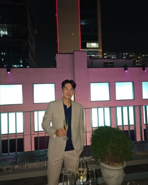 Oh Sang-jin Instagram - @chanelofficial @eyesmag 
코코 크러시 with 아이즈매거진
체력 부족으로 일찍 퇴각
초대 고마워! @jinpyo_eyesmag