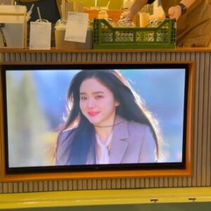 Oh Se-young Instagram - 21살 학교앞에 찜닭집 알바로 만나서 
가까이든 멀리서든 힘들 때든 좋을 때든 
나의 배우생활을 응원해주구 지지해주는 칭구들!
덕분에 기 살구 넘 행복했다..
♥️해 나으 세명의 미혼 칭긔들🐔