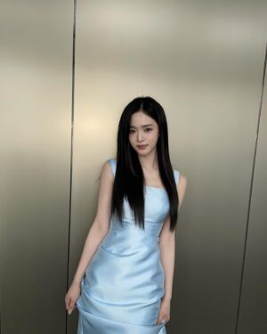 Oh Se-young Instagram - 👗💙

@kim.rmi 언니덕에 이쁜 드레스입고 룰루 ~
@ouioui_seonhye 
@sming_g 
언니들 저 드디어 사진 올려요 힛🫶🏻

숨쉬기 힘들었지만 예뻤던 ...☺️
이제 오늘이 70부다.. 많이 왔다.. 캬