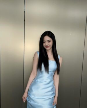 Oh Se-young Instagram - 👗💙

@kim.rmi 언니덕에 이쁜 드레스입고 룰루 ~
@ouioui_seonhye 
@sming_g 
언니들 저 드디어 사진 올려요 힛🫶🏻

숨쉬기 힘들었지만 예뻤던 ...☺️
이제 오늘이 70부다.. 많이 왔다.. 캬