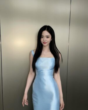 Oh Se-young Instagram - 👗💙

@kim.rmi 언니덕에 이쁜 드레스입고 룰루 ~
@ouioui_seonhye 
@sming_g 
언니들 저 드디어 사진 올려요 힛🫶🏻

숨쉬기 힘들었지만 예뻤던 ...☺️
이제 오늘이 70부다.. 많이 왔다.. 캬