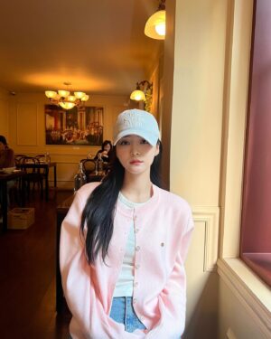 Oh Se-young Instagram - 맛있는 거 잔뜩 먹구 신남🌸