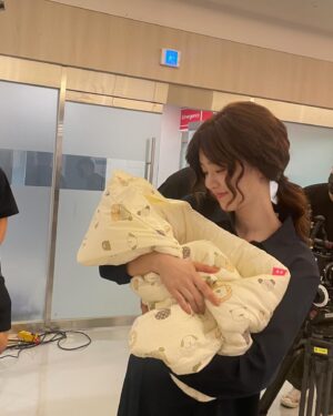 Oh Se-young Instagram - 세번째결혼! 열심히 달려 2분의1 까지 왔습니다!
..🩷
시청자 여러부운.. 너무 걱정마세요.. !
좀만 기다리시면 곧 .. 사이다 드링킹 하실겁니다..
..☺️
오늘 저녁 식사도 맛있게 하시고 
함께해요 🫶🏻
(사진은 세란의 몇가지 여정들..👣ㅎ)