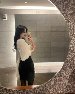 Oh Se-young Instagram - 세번째결혼! 열심히 달려 2분의1 까지 왔습니다!
..🩷
시청자 여러부운.. 너무 걱정마세요.. !
좀만 기다리시면 곧 .. 사이다 드링킹 하실겁니다..
..☺️
오늘 저녁 식사도 맛있게 하시고 
함께해요 🫶🏻
(사진은 세란의 몇가지 여정들..👣ㅎ)