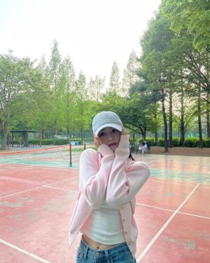 Oh Se-young Instagram - 맛있는 거 잔뜩 먹구 신남🌸