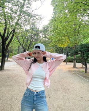 Oh Se-young Instagram - 맛있는 거 잔뜩 먹구 신남🌸