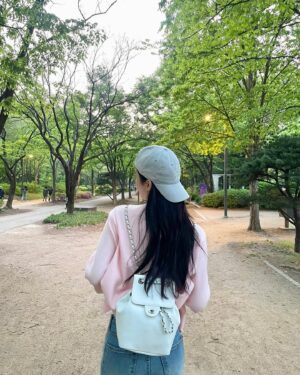 Oh Se-young Instagram - 맛있는 거 잔뜩 먹구 신남🌸
