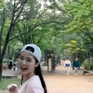 Oh Se-young Instagram - 맛있는 거 잔뜩 먹구 신남🌸