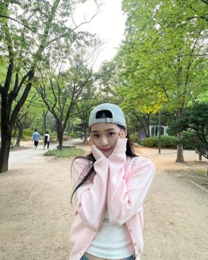 Oh Se-young Instagram - 맛있는 거 잔뜩 먹구 신남🌸