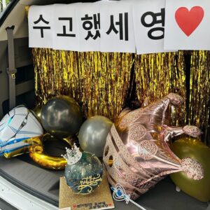 Oh Se-young Instagram - 세란의 마지막 컷 찍고 
마지막 촬영 인사하며 소감이 어떠냐 물으실 때 
끝나는 게 실감이 안난다 마냥 해맑았었는데
차에 꾸며주신 홍보팀 이벤트에 결국 눈물이 터져버렸다....
광광..... 그것도 아주 아주 서럽게 ...
😭

진짜 진짜 ...고맙고 ..감사하고 ..미안하고... 이상하고 ..애틋하고..
아직도 백프로 실감나진 않지만...!
곁에서 기나긴 여정 함께해 준 모두..(나 포함..)
저어어엉말 많이 수고했세영! 고생했세란!!!!
오늘로써, 소중하고 특별한 작품이었던
세번째 결혼! 
촬영 끄읕!!!♥️
끝까지 많시부 만관부 만사부..!!!!♥️