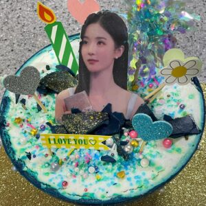 Oh Se-young Instagram - 세란의 마지막 컷 찍고 
마지막 촬영 인사하며 소감이 어떠냐 물으실 때 
끝나는 게 실감이 안난다 마냥 해맑았었는데
차에 꾸며주신 홍보팀 이벤트에 결국 눈물이 터져버렸다....
광광..... 그것도 아주 아주 서럽게 ...
😭

진짜 진짜 ...고맙고 ..감사하고 ..미안하고... 이상하고 ..애틋하고..
아직도 백프로 실감나진 않지만...!
곁에서 기나긴 여정 함께해 준 모두..(나 포함..)
저어어엉말 많이 수고했세영! 고생했세란!!!!
오늘로써, 소중하고 특별한 작품이었던
세번째 결혼! 
촬영 끄읕!!!♥️
끝까지 많시부 만관부 만사부..!!!!♥️