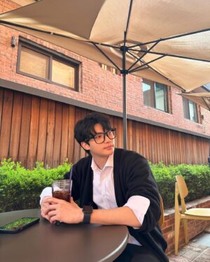 Oh Seung-yun Instagram - 웃어 봄
.
.
.
.
#제로네이트#티유치과